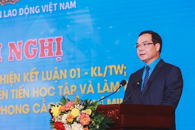 Chủ tịch Tổng Liên đoàn lao động Việt Nam Nguyễn Đình Khang phát biểu tại Hội nghị sáng 14/5