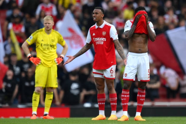 Arsenal “giương cờ trắng” trong cuộc đua vô địch Premier League