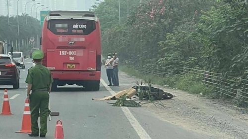 Tìm nhân chứng vụ cô gái trẻ tử vong sau va chạm với ô tô khách mang biển số Hải Phòng