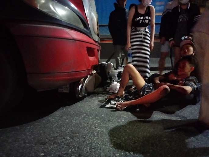 Giải cứu nạn nhân bị tai nạn giao thông mắc kẹt dưới đầu xe container ở Hải Phòng