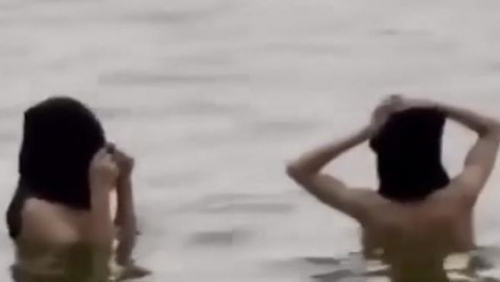 Thông tin 2 cô gái tắm phản cảm ở hồ Gươm là không có căn cứ
