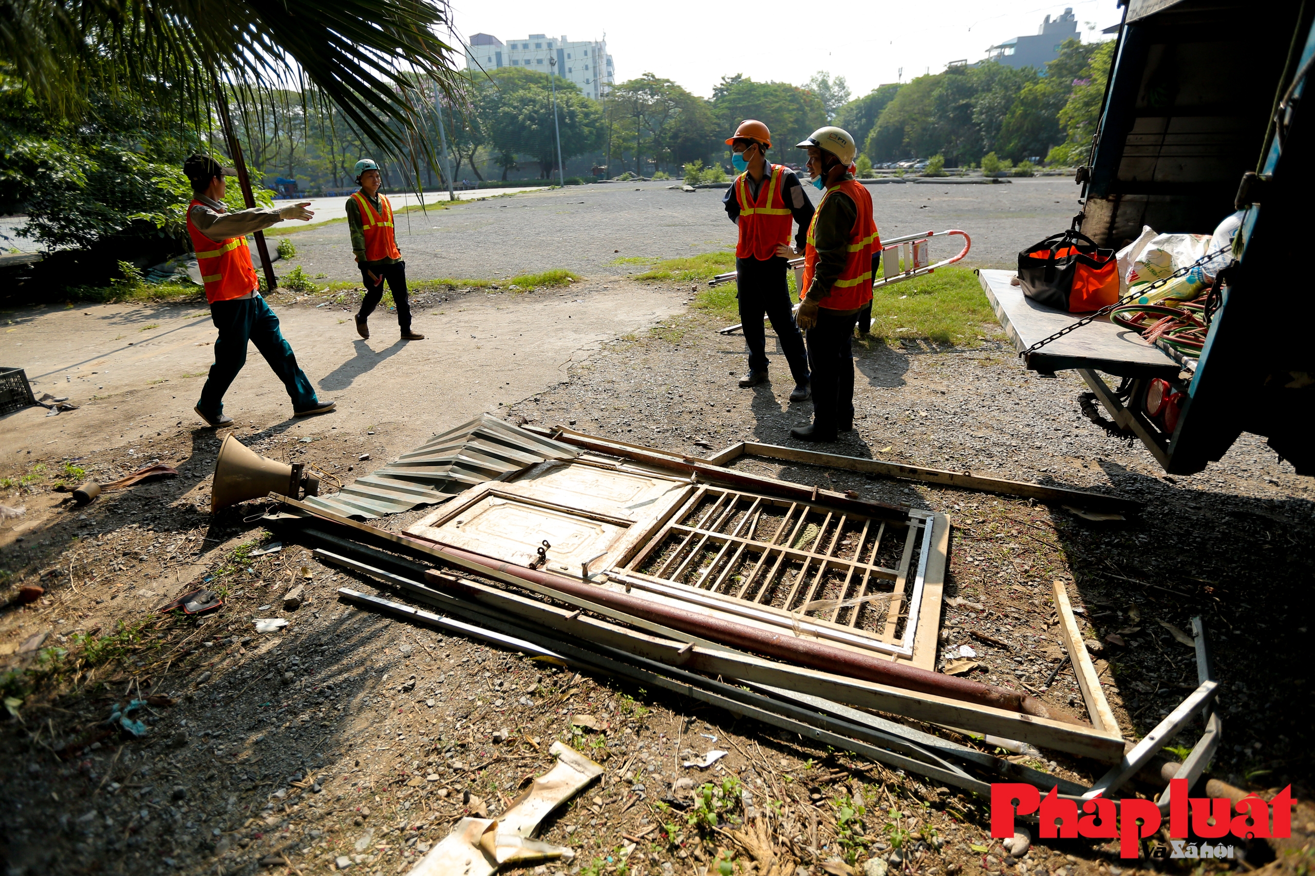 Chính thức tháo dỡ hàng loạt công trình sai phạm trong công viên Tuổi Trẻ Thủ đô