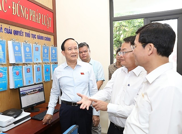 Chủ tịch HĐND TP Hà Nội khảo sát thực tế tại bộ phận một cửa huyện Gia Lâm