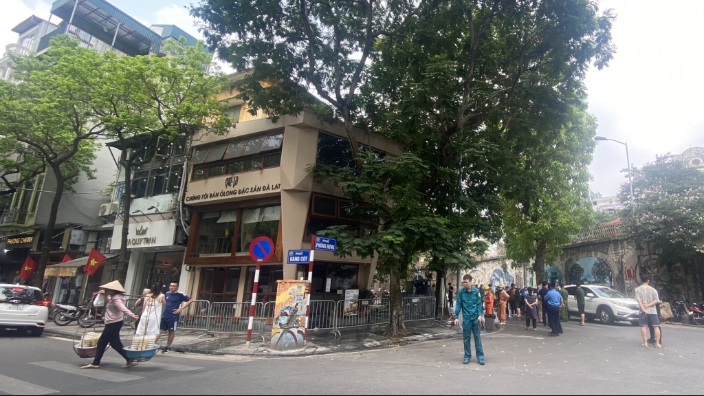Quán cà phê Phê La trên phố Hàng Cót bị cháy