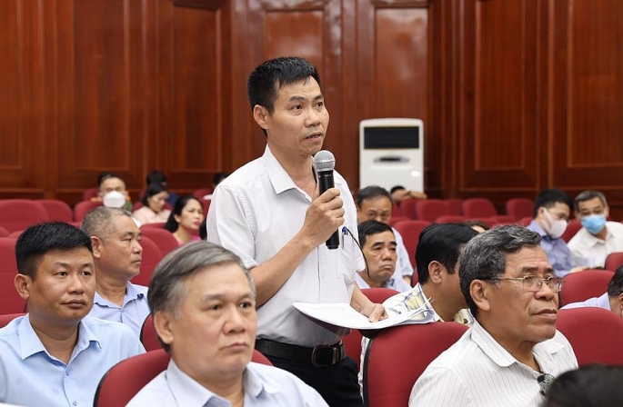 Cử tri quận Nam Từ Liêm nêu ý kiến gửi tới Kỳ họp thứ 5, Quốc hội khoá XV tại buổi tiếp xúc cử tri trước kỳ họp của Đoàn đại biểu Quốc hội Hà Nội