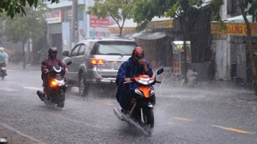 Hà Nội có mưa rào và dông, nền nhiệt giảm sâu