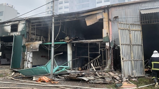 Hà Nội: Cháy lớn dãy kho xưởng tại khu đô thị Đền Lừ