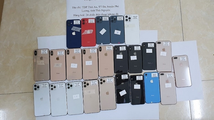 Thái Nguyên: Thu giữ lô hàng điện thoại cũ trôi nổi trị giá cả trăm triệu đồng