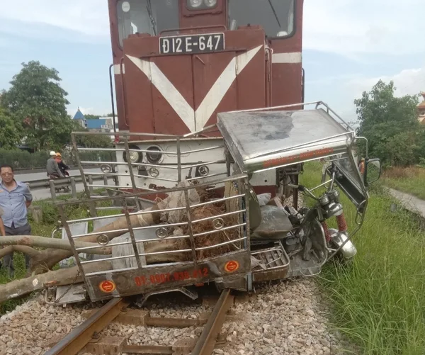Tai nạn giao thông đường sắt ở Hải Phòng làm 2 người thương vong