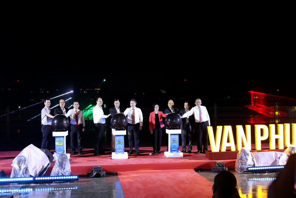 Khánh thành công trình nhạc nước trong hồ trung tâm lớn nhất Việt Nam