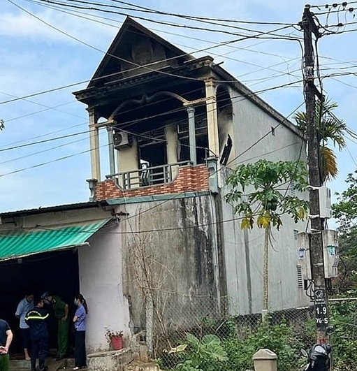 Ngôi nhà 2 tầng bốc cháy bất thường vào sáng sớm khiến 2 người tử vong