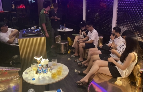 Có gì bí mật bên trong quán bar Paradise tại Hàng Vôi, Hà Nội