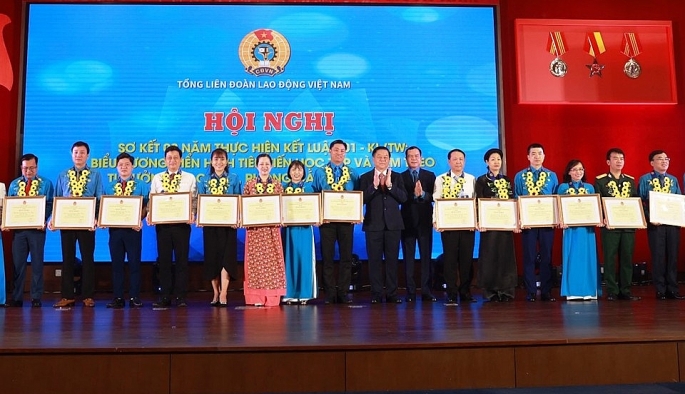 Những tập thể, cá nhân tiêu biểu được tôn vinh trong Hội nghị biểu dương điển hình tiên tiến học tập và làm theo tư tưởng, đạo đức, phong cách Hồ Chí Minh, do Tổng Liên đoàn Lao động Việt Nam tổ chức ngày 14/5/2023 