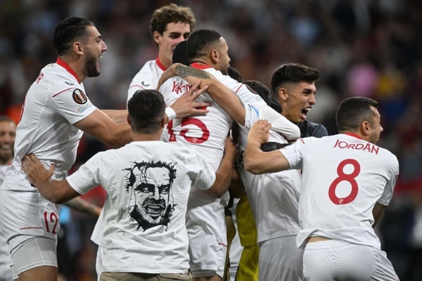 Sevilla đăng quang chức vô địch Europa League đầy kịch tính