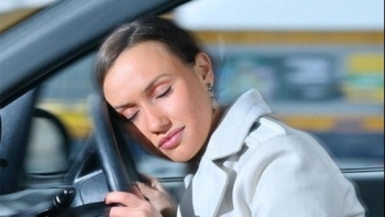 Tránh nóng, tài xế cần chú ý những gì khi ngủ trong ô tô?