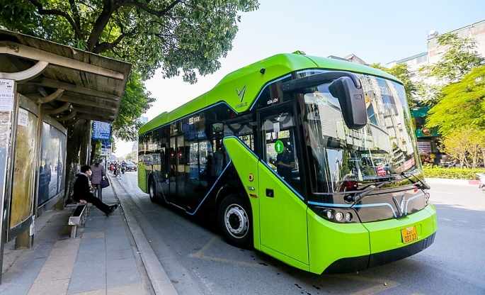 Việc “xanh hóa” xe buýt cũng đang được TP tích cực triển khai.