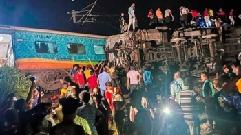 Vụ tai nạn đường sắt kinh hoàng ở Ấn Độ: Hơn 1.100 người thương vong