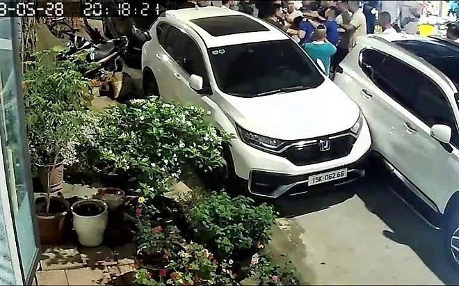 Hình ảnh hai xe va quệt nhau được trích xuất từ camera