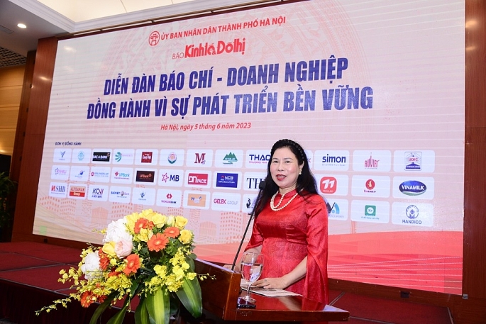 Phó Chủ tịch Thường trực Hiệp hội Nữ Doanh nhân doanh nghiệp nhỏ và vừa Việt Nam Nguyễn Thị Minh Thanh phát  biểu tại diễn đàn