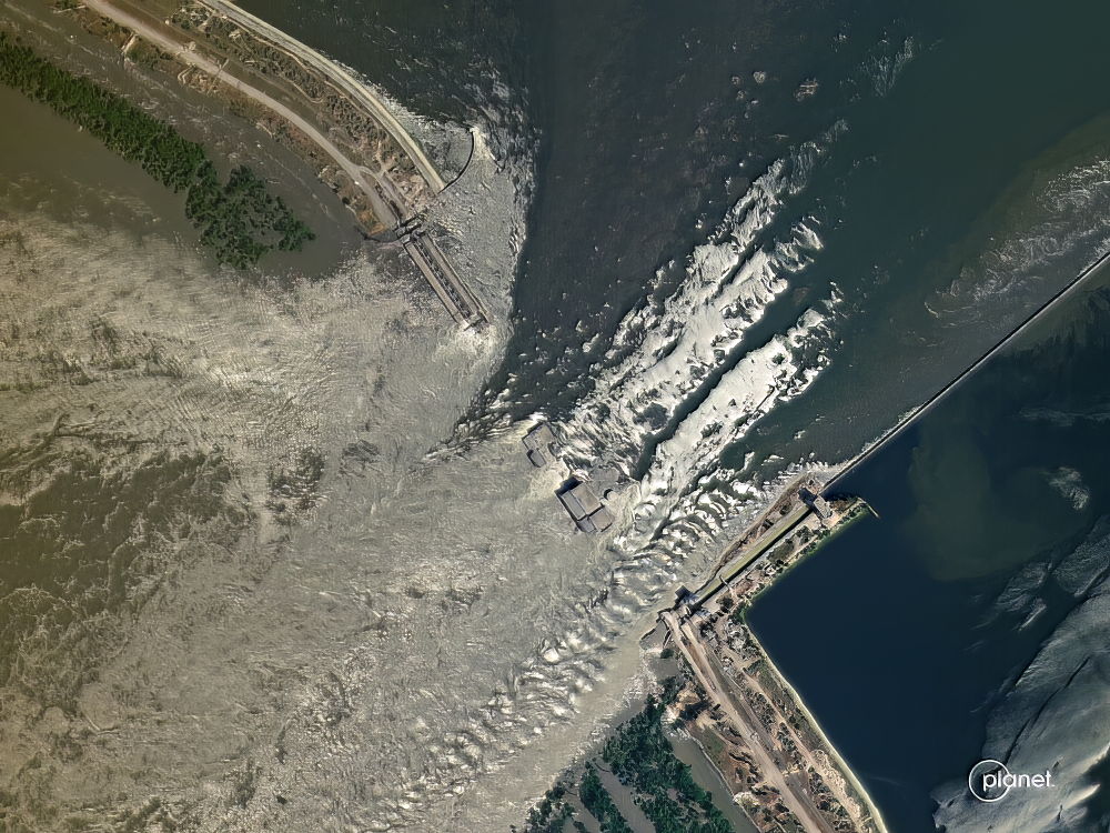 Đập thủy điện ở Kherson bị vỡ ảnh hưởng lớn tới hạ lưu