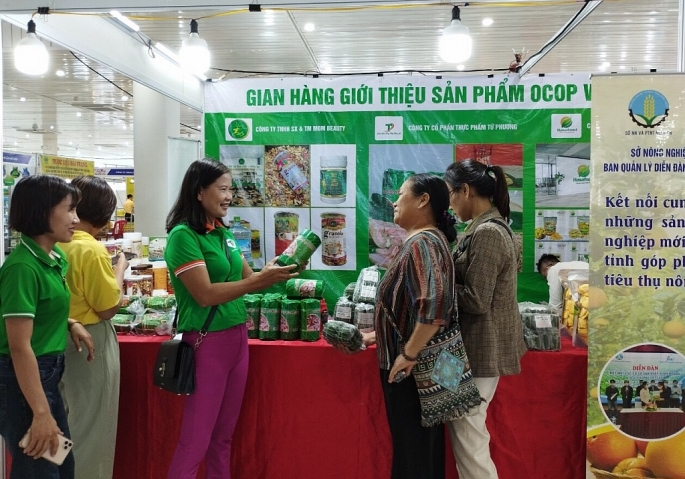 Những sản phẩm OCOP của Nghệ An hút khách tại hội chợ hàng Việt