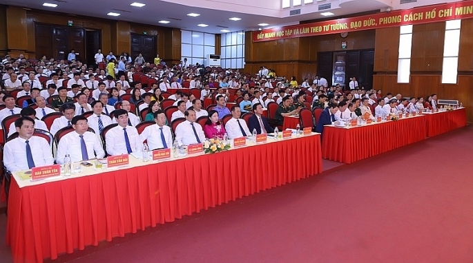 Các đồng chí lãnh đạo tỉnh Thanh Hóa và đại biểu tham dự buổi lễ
