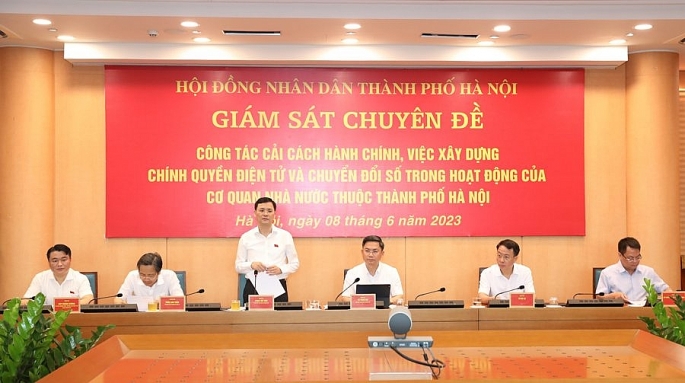 Phó Chủ tịch HĐND TP Hà Nội Phạm Quí Tiên chủ trì cuộc làm việc của Đoàn giám sát với UBND TP