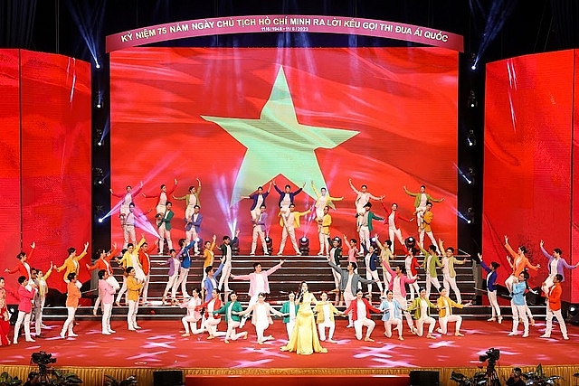 Chương trình nghệ thuật ngợi ca những điển hình tiên tiến trong phong trào thi đua yêu nước - Ảnh: VGP/Nhật Bắc Chương trình nghệ thuật ngợi ca những điển hình tiên tiến trong phong trào thi đua yêu nước - Ảnh: VGP/Nhật Bắc