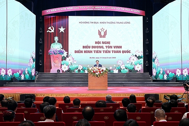 Thủ tướng khẳng định những phong trào thi đua yêu nước đã tạo nên sức mạnh vật chất và tinh thần to lớn, phát huy tiềm năng, thế mạnh của cả nước, góp phần thực hiện thắng lợi nhiệm vụ chính trị của từng giai đoạn cách mạng. Thủ tướng khẳng định những phong trào thi đua yêu nước đã tạo nên sức mạnh vật chất và tinh thần to lớn, phát huy tiềm năng, thế mạnh của cả nước, góp phần thực hiện thắng lợi nhiệm vụ chính trị của từng giai đoạn cách mạng.