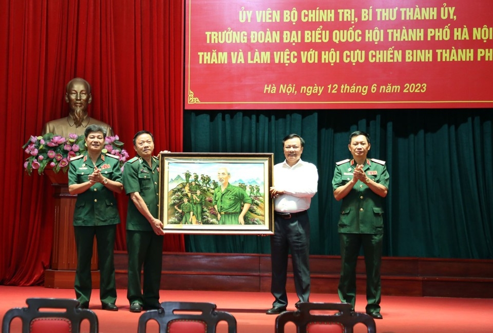 Bí thư Thành ủy Hà Nội: Cựu chiến binh là nòng cốt vận động GPMB Vành đai 4