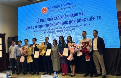 Những doanh nghiệp nào tiếp tục được trao Giấy xác nhận đăng ký cung cấp dịch vụ chứng thực hợp đồng điện tử?