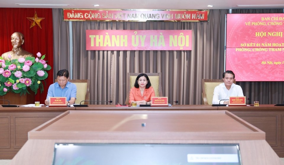 Phó Bí thư Thường trực Thành ủy Nguyễn Thị Tuyến chủ trì tại điểm cầu Thành uỷ Hà Nội.