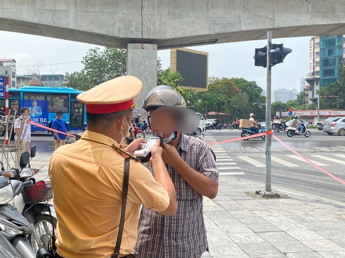 Tài xế vi phạm nồng độ cồn không chịu ký biên bản vì lý do bất ngờ