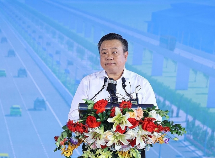 Chủ tịch UBND TP Hà Nội Trần Sỹ Thanh cho biết sau 1 năm 9 ngày, từ khi có chủ trương đầu tư, Dự án đường Vành đai 4 - Vùng Thủ đô Hà Nội đã đảm bảo toàn bộ các điều kiện để khởi công, đáp ứng đúng tiến độ đề ra.