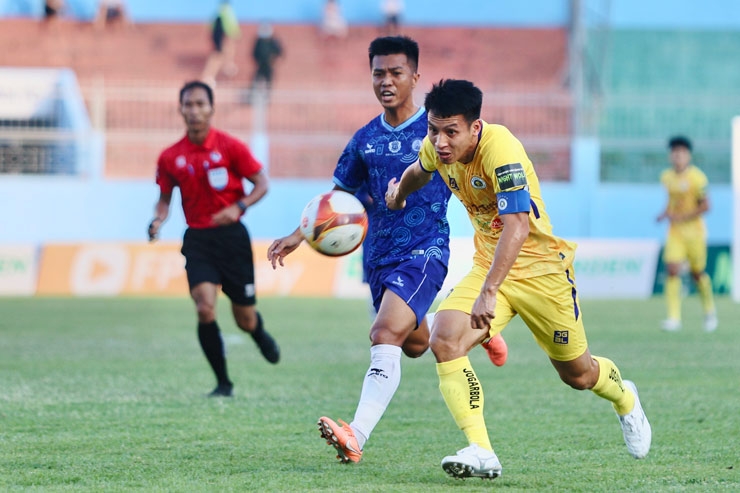 Vòng 12 V-League 2023: CLB Hà Nội đua tam mã tranh ngôi đầu bảng, Hoàng Anh Gia Lai rớt top 8