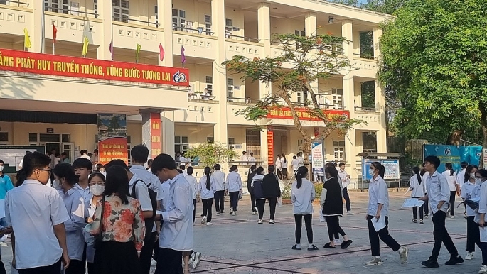 Thí sinh tại Quảng Ninh đi thi khá sớm. Ảnh: Vĩnh Quân