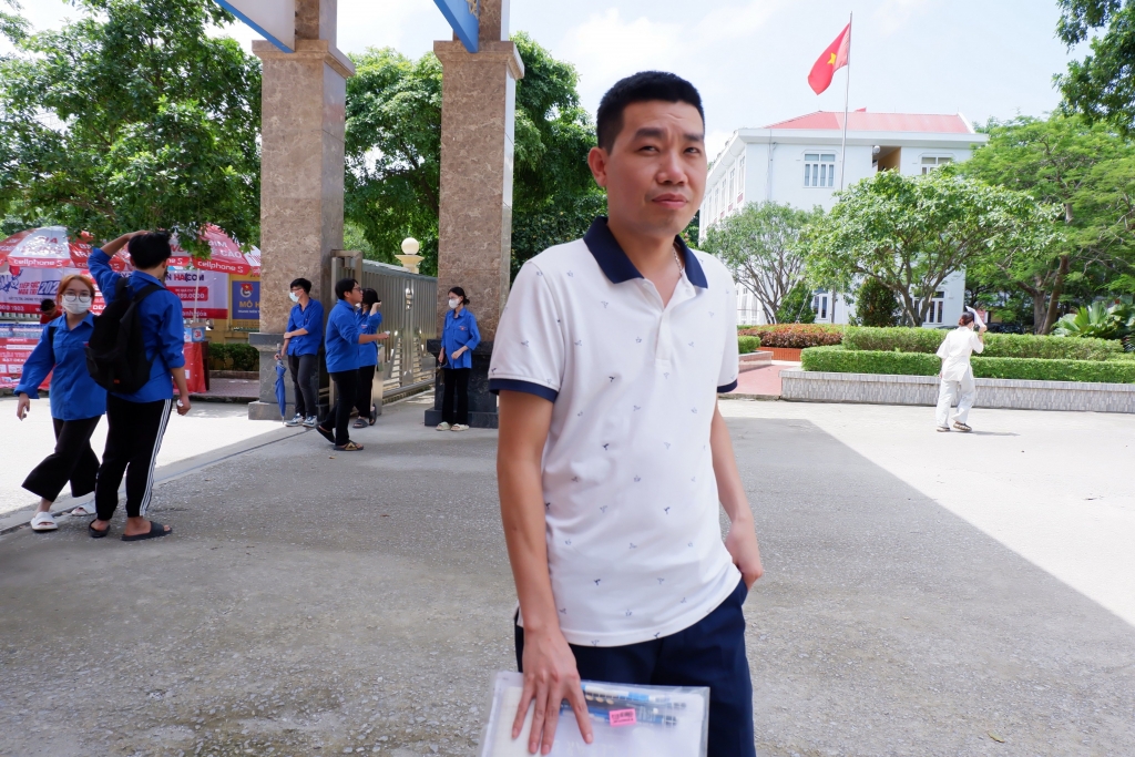 anh Hoàng Huy Tiến (SN 1985) là thí sinh nhiều tuổi nhất tại kỳ thi THPT tại Thanh Hóa năm 2023