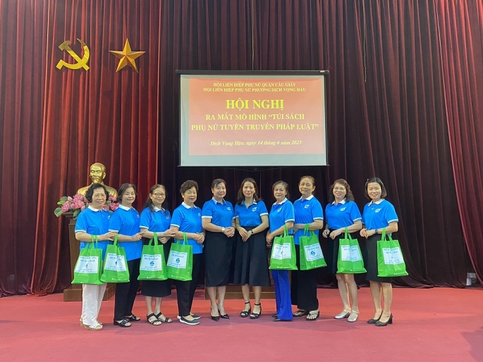 -	Hội LHPN phường Dịch Vọng Hậu đã ra mắt mô hình “Túi sách Phụ nữ tuyên truyền pháp luật”