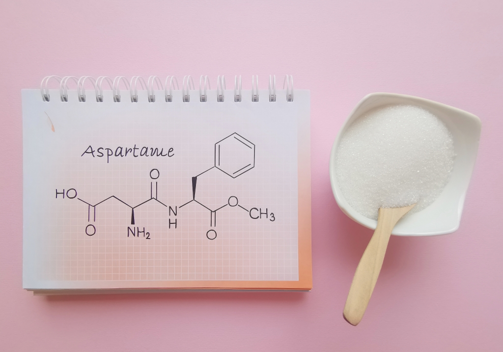 Chất tạo ngọt aspartame có trong nước ngọt, kem, kẹo cao su… có thể gây ung thư