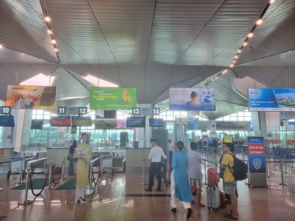 Sân bay Vinh hoạt động trở lại sau sự cố hỏng đường băng phải tạm dừng