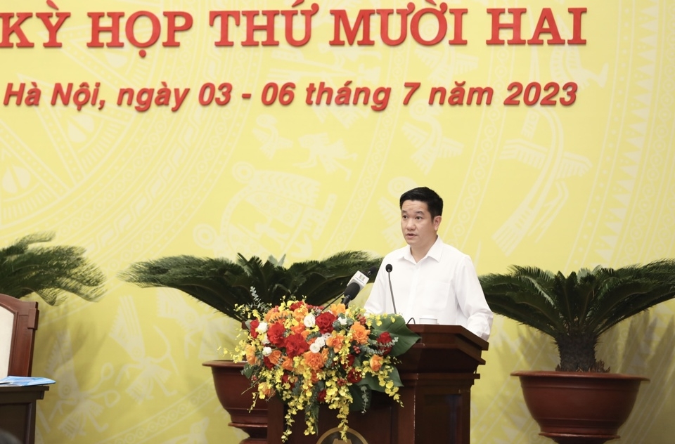 Giám đốc Sở TN&MT Hà Nội Nguyễn Huy Cường trình bày tờ trình