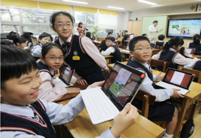 Hàn Quốc áp dụng sách giáo khoa kỹ thuật số AI vào trường học