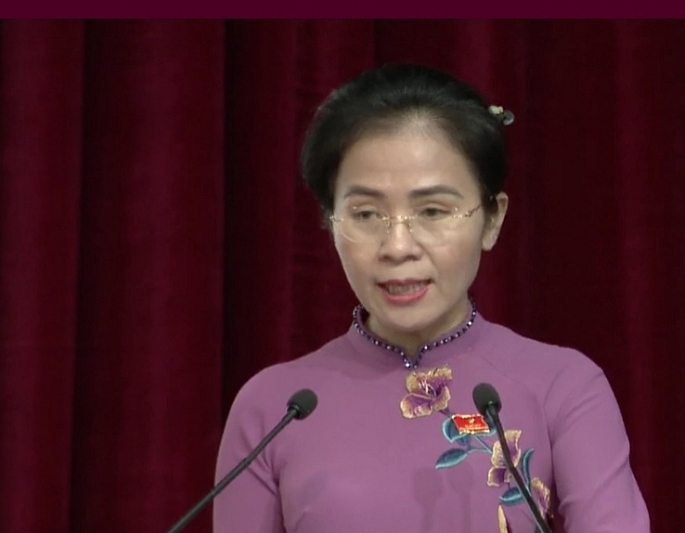 Bà Võ Thị Minh Sinh - Chủ tịch Ủy ban Mặt trận Tổ Quốc Việt Nam tỉnh Nghệ An tại phát biểu tại phiên họp