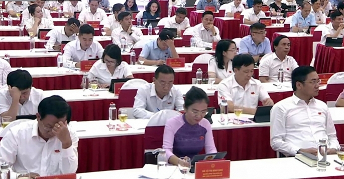 Nhiều nội dung được cử tri tỉnh Nghệ An quan tâm đang được các đại biểu nêu chất vấn những người đứng đầu Sở, ngành tại cuộc họp HĐND tỉnh lần thed 14