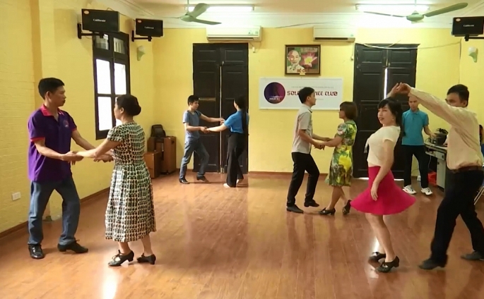 Một buổi học của lớp khiêu vũ dành cho người khiếm thị