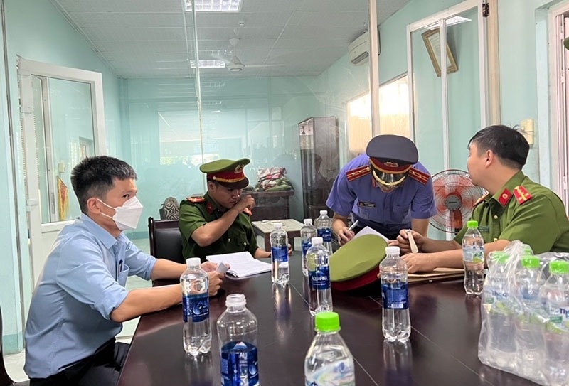 Bắt 2 Phó Giám đốc trung tâm đăng kiểm ở Quảng Bình