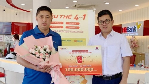 HDBank trao thưởng gần 1 tỷ đồng cho khách hàng may mắn trong chương trình “Mở siêu thẻ - Nhận quà siêu lớn”