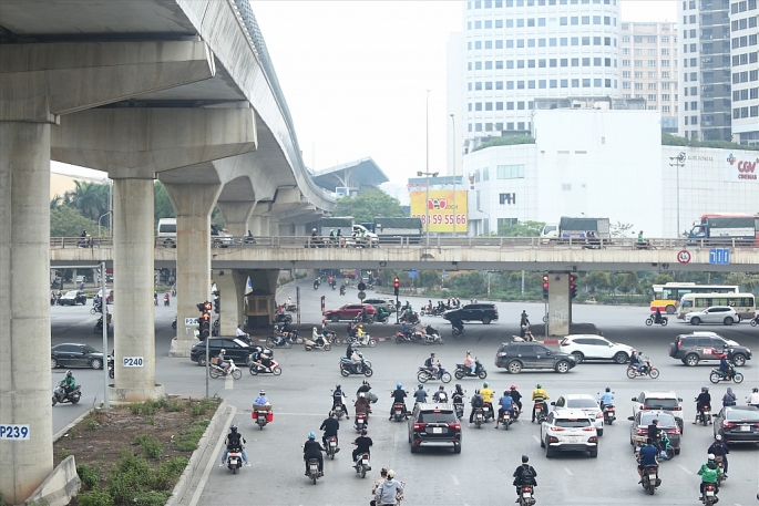 Hà Nội phân luồng giao thông phục vụ thi công cầu tại nút giao Mai Dịch