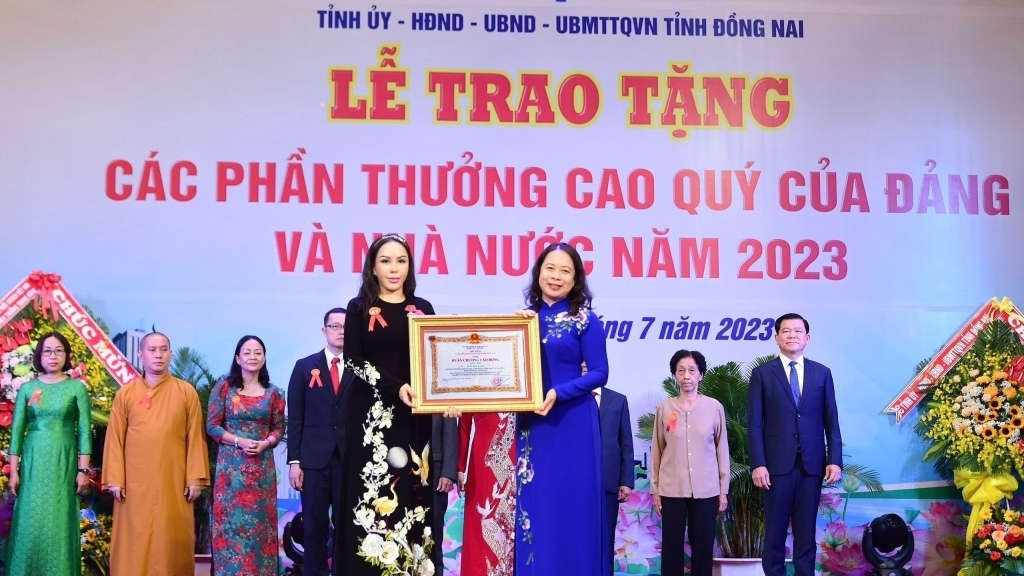Trao tặng Huân chương Lao động hạng Nhất cho Phó chủ tịch Tập đoàn KN Holdings