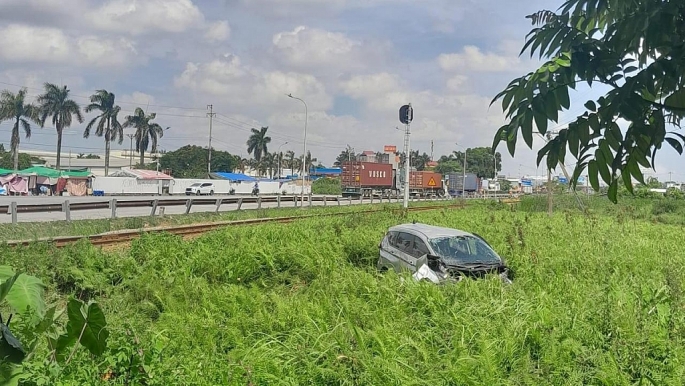 Ô tô va chạm với tàu hỏa ở Hải Phòng, 5 người thương vong